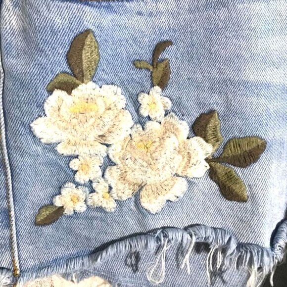 Abercrombie & Fitch Floral Embroidered Shorts Size 31/12 - Picture 4 of 8
